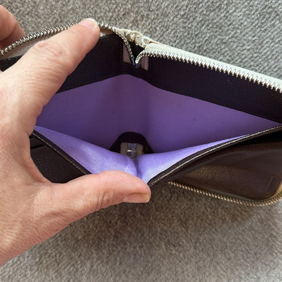 Bvlgari used zippy wallet.  Beige logo style.  Good condition! - Picture 3 of 11